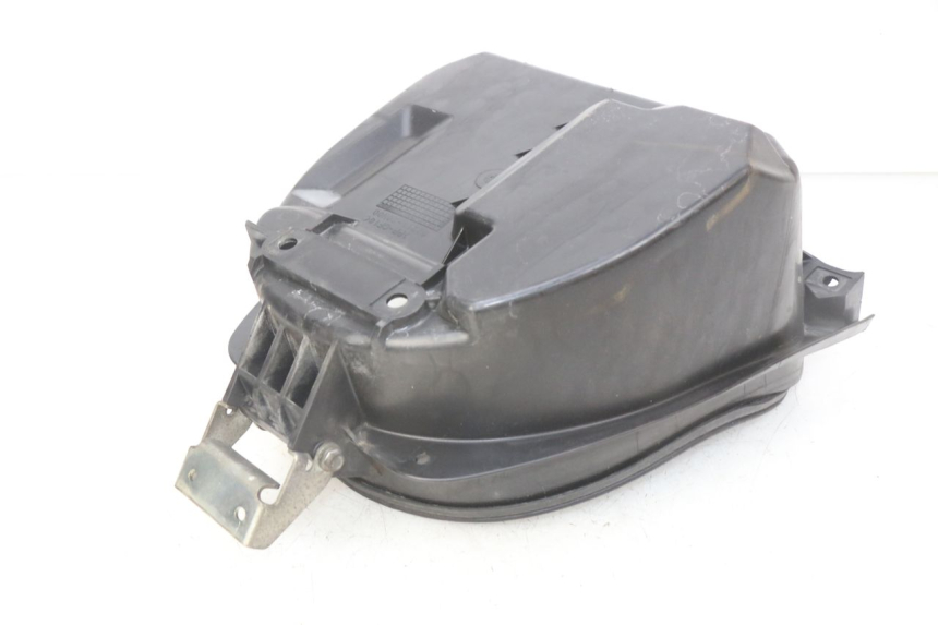 photo de CAJA DEL ASIENTO SUZUKI SIXTEEN 125 (2008 - 2010) - Detalle de la pieza