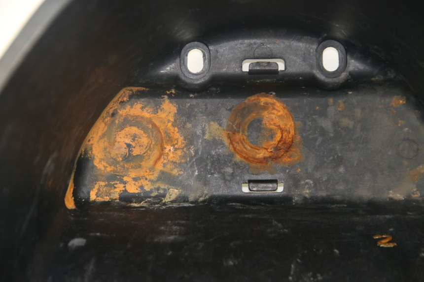 photo de ASIENTO DE ALMACENAMIENTO MBK SKYLINER 125 (1998 - 2001) - Estado de la superficie y material