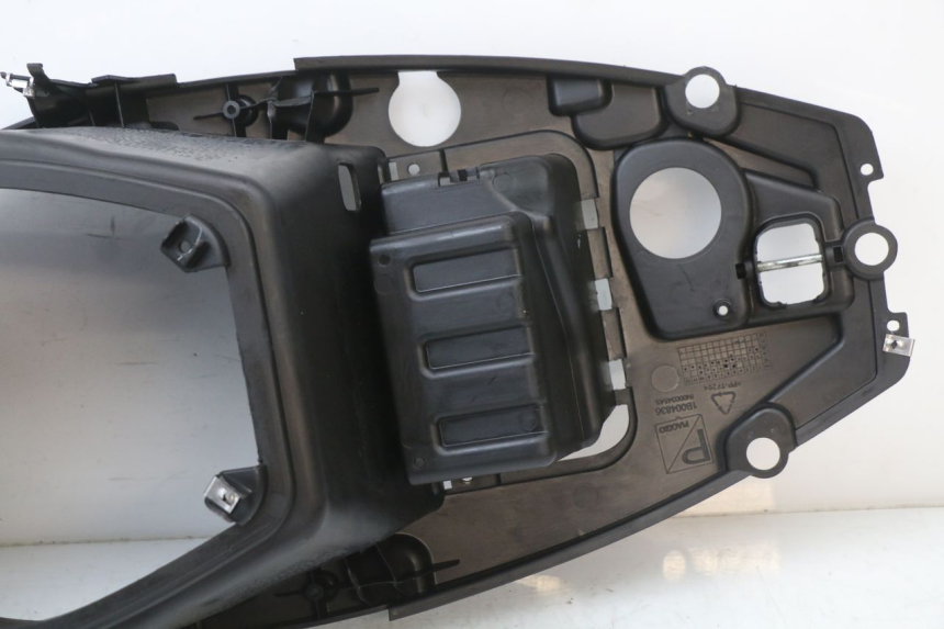 photo de ASIENTO COFRE APRILIA SR 2T 50 (2018 - 2022) - Primer plano técnico