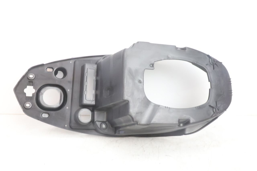 photo de ASIENTO COFRE PEUGEOT STREETZONE NAKED 2T 50 (2014 - 2018) - Detalles de los puntos de fijación