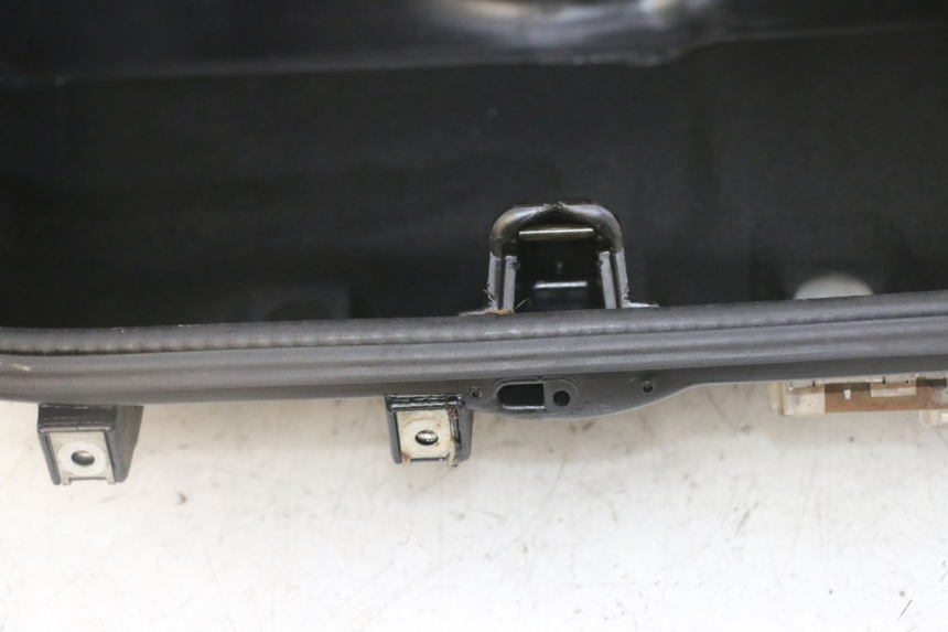 photo de ASIENTO COFRE PIAGGIO SUPER LX 125 (2000 - 2003) - Estado de la superficie y material