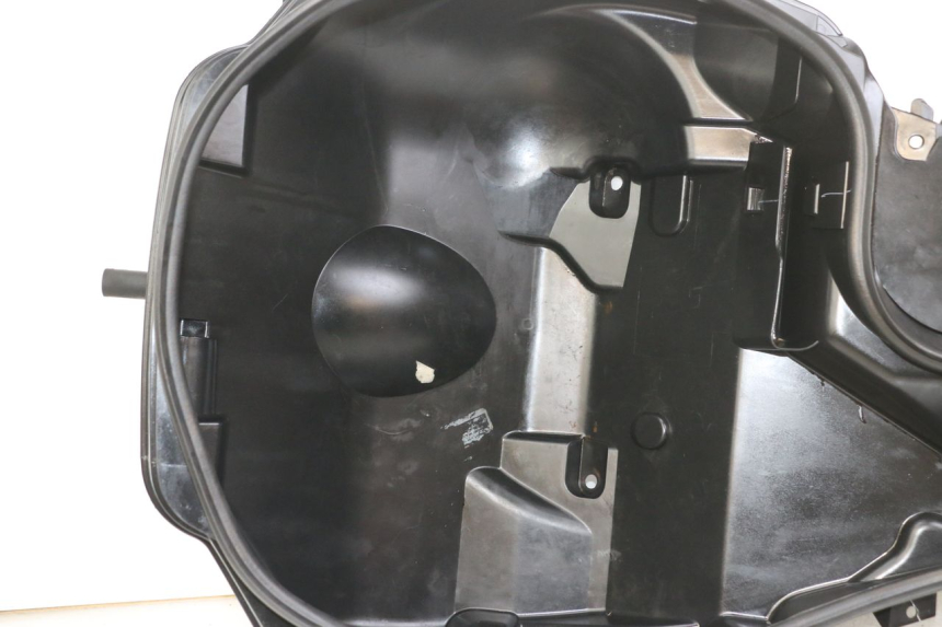 photo de ASIENTO COFRE SUZUKI BURGMAN 125 (2018 - 2021) - Primer plano técnico