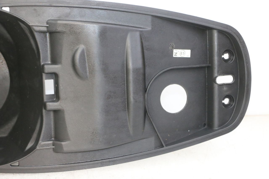 photo de ASIENTO DE ALMACENAMIENTO SYM JET 14 4T 50 (2018 - 2022) - Detalles de los puntos de fijación