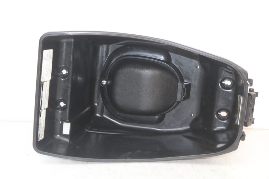 photo de ASIENTO DE ALMACENAMIENTO SYM ORBIT 2 4T 50 (2008 - 2017) - Primer plano técnico