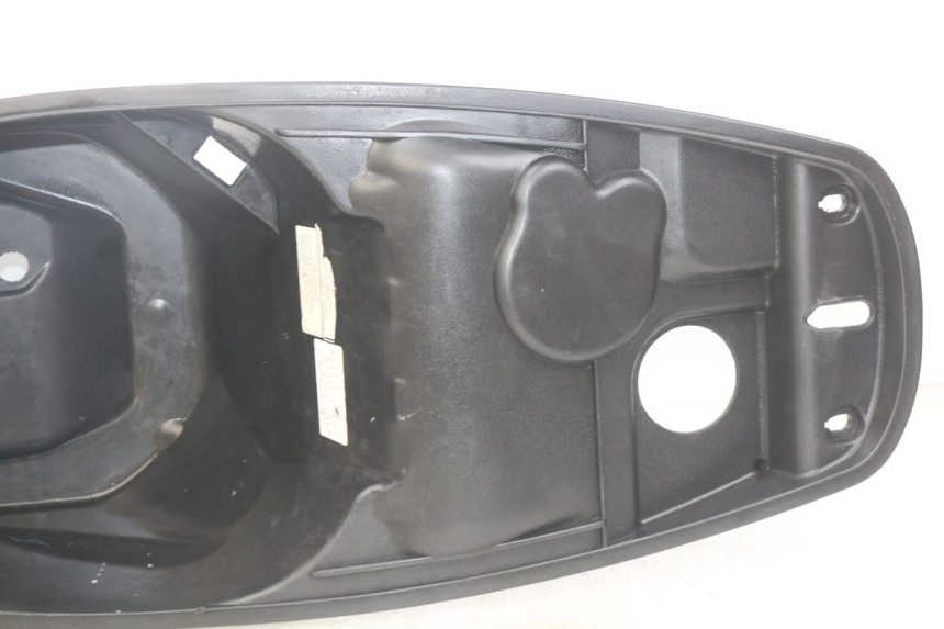 photo de ASIENTO DE ALMACENAMIENTO PEUGEOT TWEET 4T 50 (2010 - 2014) - Detalles de los puntos de fijación