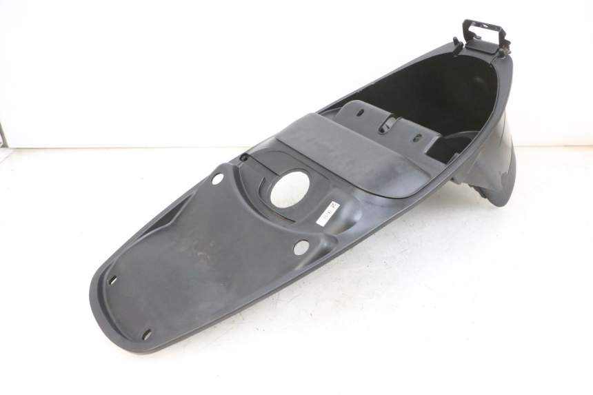 photo de ASIENTO COFRE PEUGEOT TWEET PRO EFI 4T 50 (2021 - 2022) - Detalles de los puntos de fijación