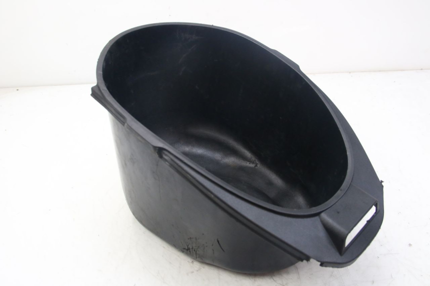 photo de ASIENTO DE ALMACENAMIENTO PIAGGIO VESPA SPRINT 2T 50 (2014 - 2018) - Primer plano técnico
