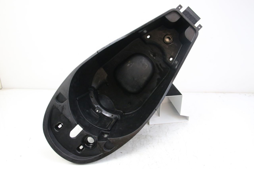 photo de ASIENTO DE ALMACENAMIENTO PEUGEOT VIVACITY NEW 2T 50 (2008 - 2017) - Detalles de los puntos de fijación