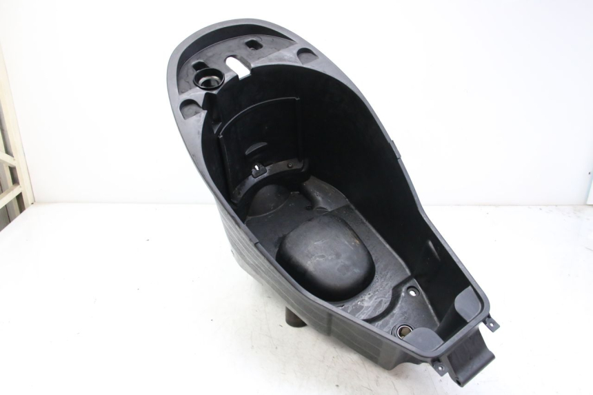 photo de ASIENTO DE ALMACENAMIENTO PEUGEOT VIVACITY NEW 2T 50 (2008 - 2017) - Estado de la superficie y material