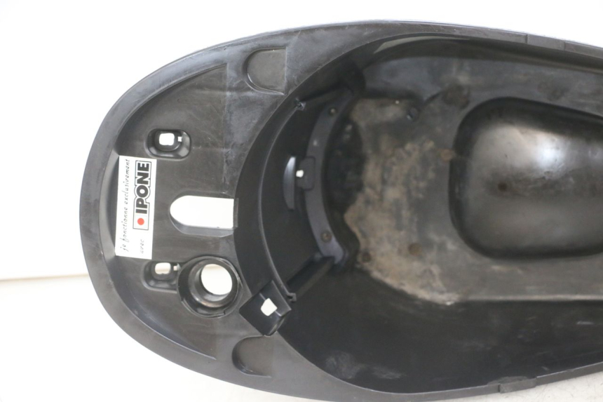 photo de ASIENTO DE ALMACENAMIENTO PEUGEOT VIVACITY NEW 2T 50 (2008 - 2017) - Detalles de los puntos de fijación