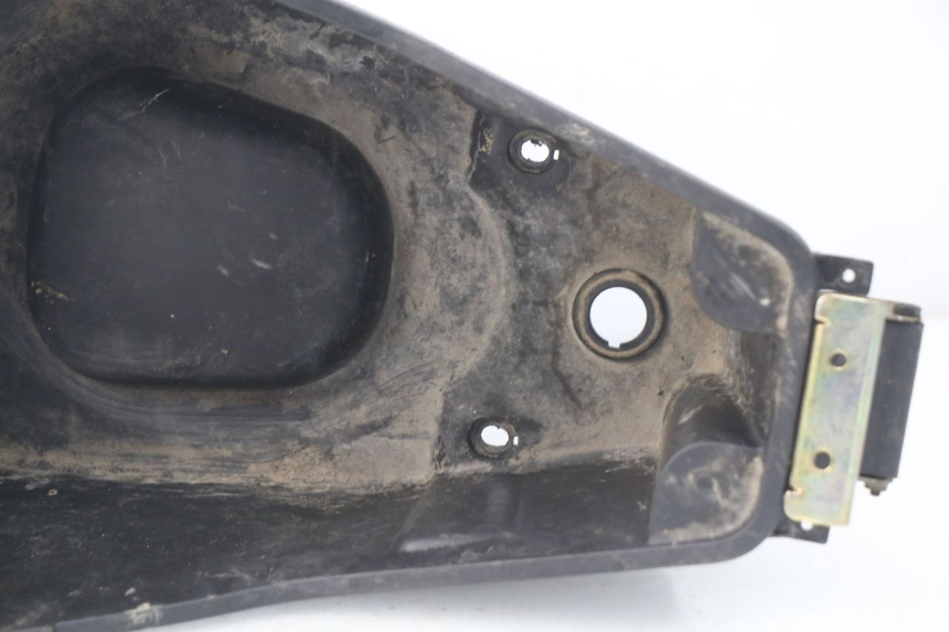 photo de CAJA DEL ASIENTO PEUGEOT VIVACITY NEW 4T 50 (2008 - 2017) - Primer plano técnico