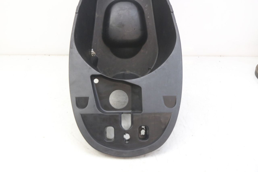 photo de ASIENTO COFRE PEUGEOT VIVACITY 125 (2010 - 2017) - Estado de la superficie y material