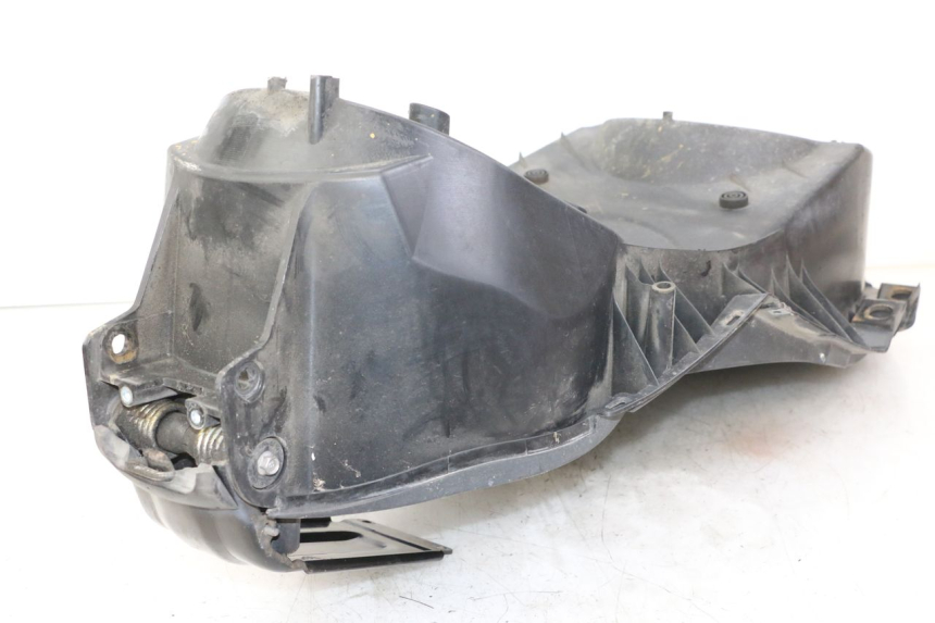 photo de CAJA DEL ASIENTO YAMAHA X-MAX XMAX ABS 250 (2010 - 2012) - Primer plano técnico