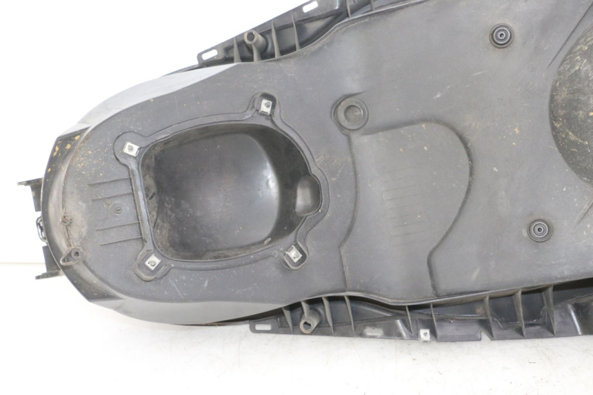 photo de CAJA DEL ASIENTO YAMAHA X-MAX XMAX ABS 250 (2010 - 2012) - Detalles de los puntos de fijación