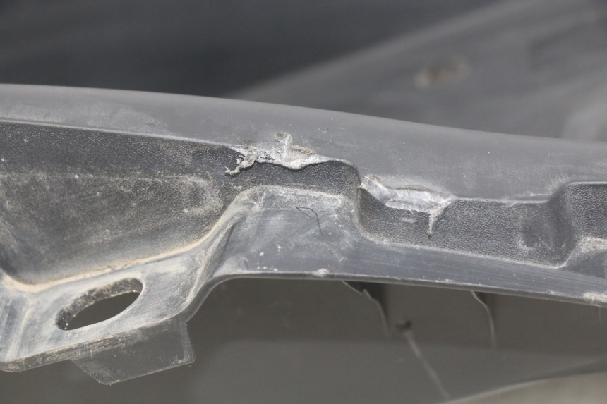 photo de ASIENTO DE ALMACENAMIENTO YAMAHA X-MAX XMAX 125 (2010 - 2013) - Primer plano técnico