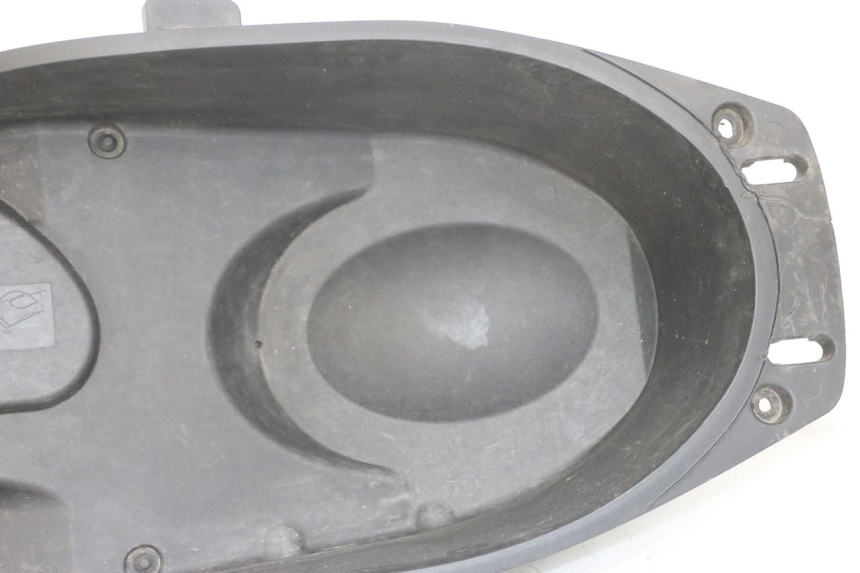 photo de ASIENTO DE ALMACENAMIENTO YAMAHA XMAX X-MAX 125 (2006 - 2009) - Detalles de los puntos de fijación