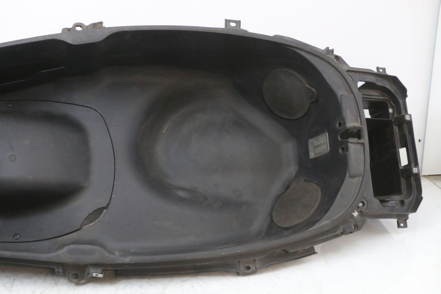photo de CAJA DEL ASIENTO PIAGGIO X10 125 (2012 - 2017) - Otra vista del artículo