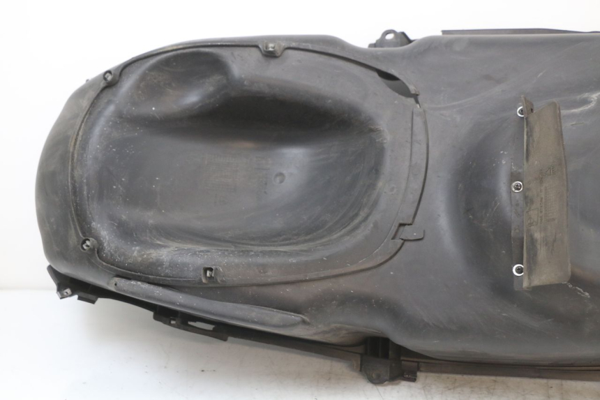 photo de CAJA DEL ASIENTO PIAGGIO X10 125 (2012 - 2017) - Características distintivas