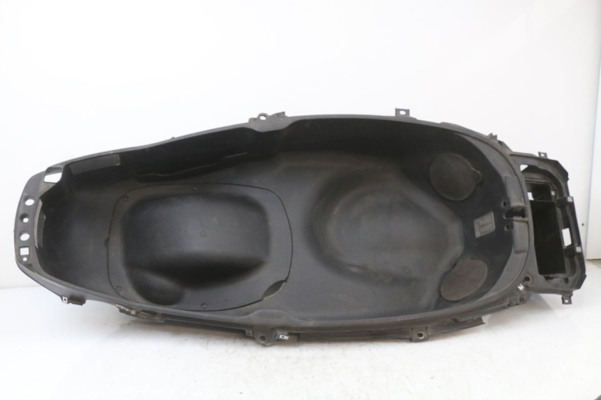 photo de CAJA DEL ASIENTO PIAGGIO X10 125 (2012 - 2017) - Zoom estado de uso