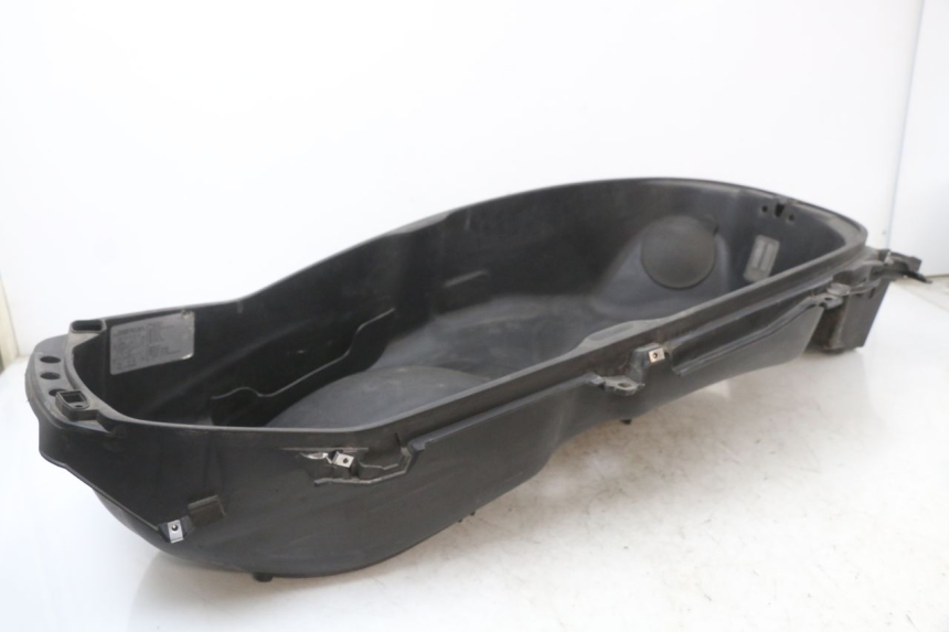 photo de CAJA DEL ASIENTO PIAGGIO X10 125 (2012 - 2017) - Otra perspectiva