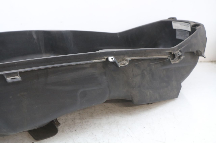 photo de CAJA DEL ASIENTO PIAGGIO X10 125 (2012 - 2017) - Detalles de los puntos de fijación