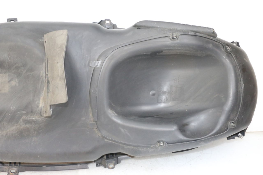 photo de CAJA DEL ASIENTO PIAGGIO X10 125 (2012 - 2017) - Zoom estado de uso