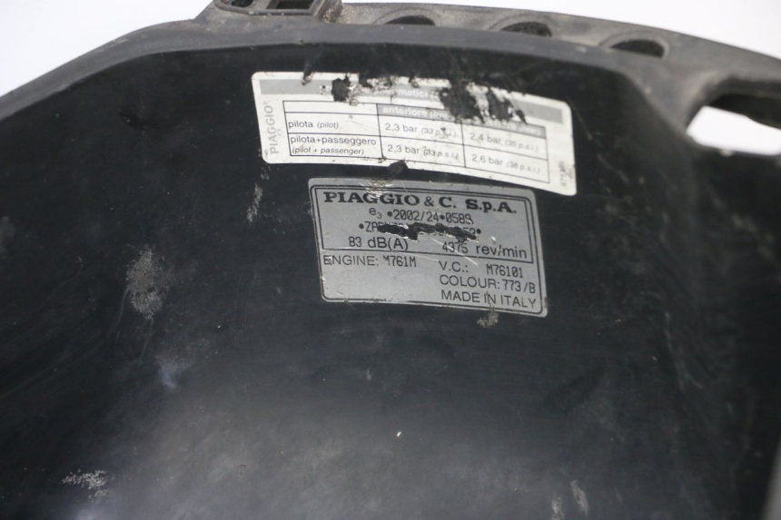 photo de CAJA DEL ASIENTO PIAGGIO X10 125 (2012 - 2017) - Detalles de los puntos de fijación