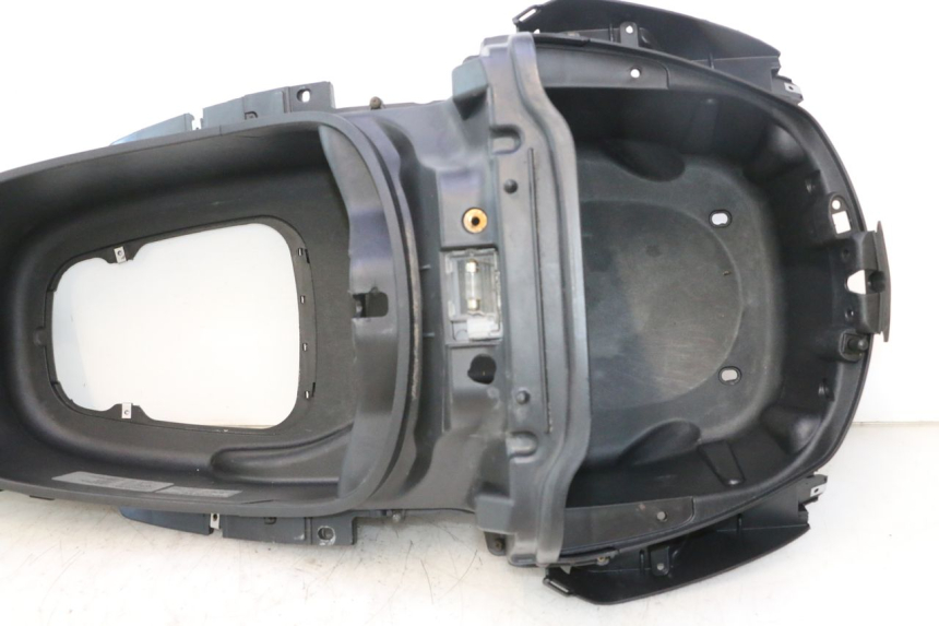 photo de ASIENTO COFRE PIAGGIO X8 STREET 125 (2006 - 2007) - Otra perspectiva