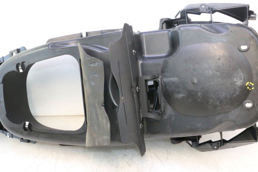 photo de ASIENTO COFRE PIAGGIO X8 STREET 125 (2006 - 2007) - Detalles de los puntos de fijación