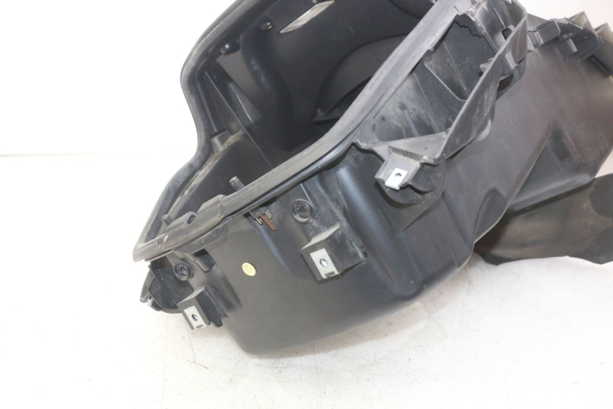 photo de ASIENTO DE ALMACENAMIENTO PIAGGIO X8 125 (2004 - 2007) - Detalle de la pieza