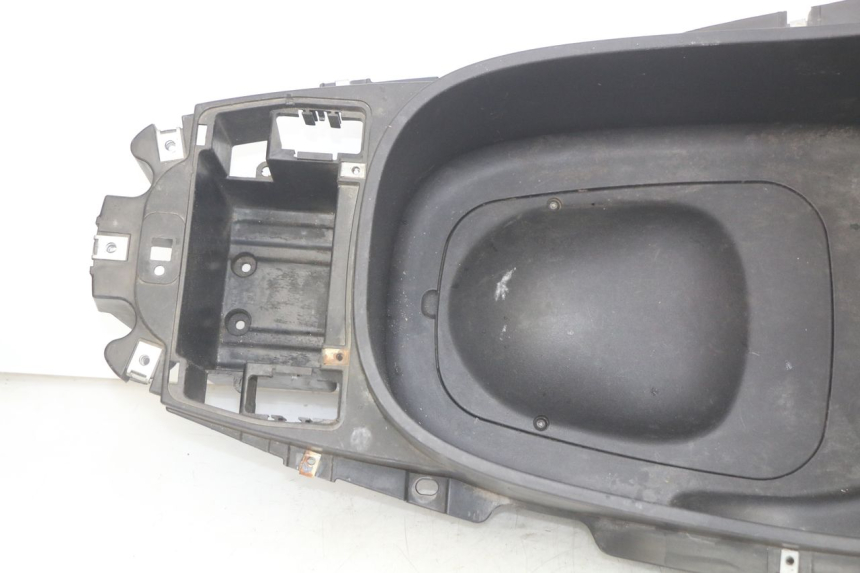 photo de ASIENTO DE ALMACENAMIENTO PIAGGIO X8 125 (2004 - 2007) - Estado de la superficie y material
