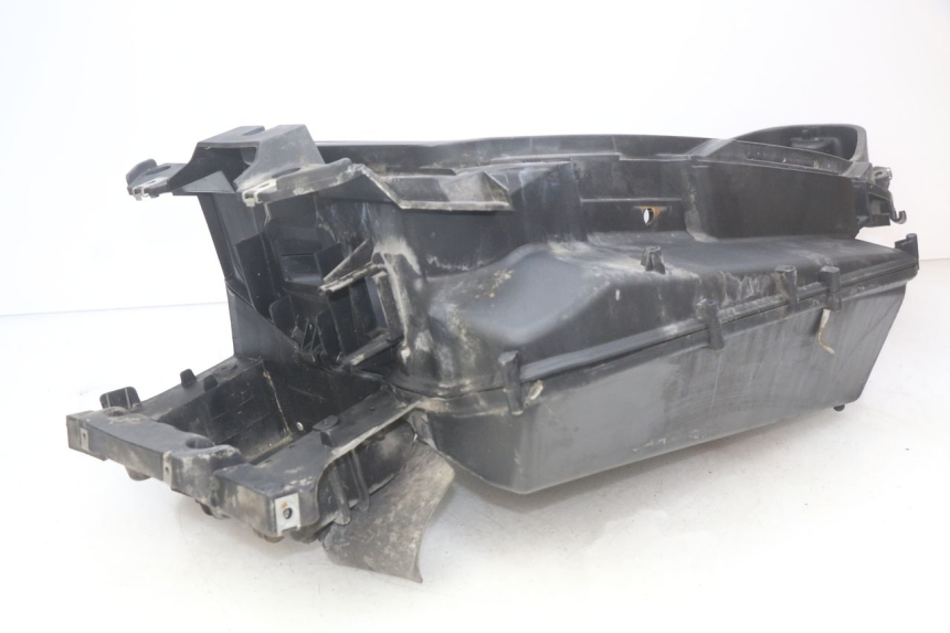 photo de ASIENTO DE ALMACENAMIENTO PIAGGIO X9 EVOLUTION 250 (2003 - 2007) - Primer plano técnico