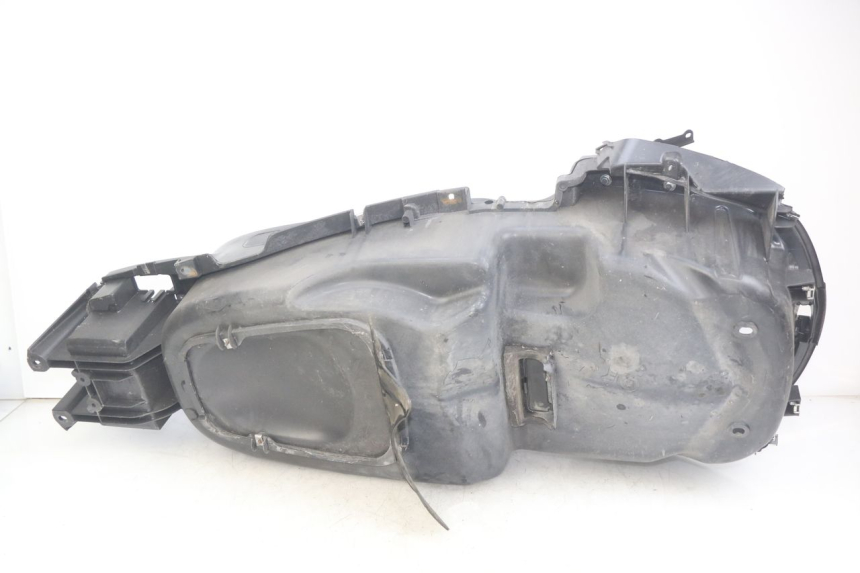 photo de ASIENTO DE ALMACENAMIENTO PIAGGIO XEVO - X EVO 125 (2007 - 2017) - Primer plano técnico