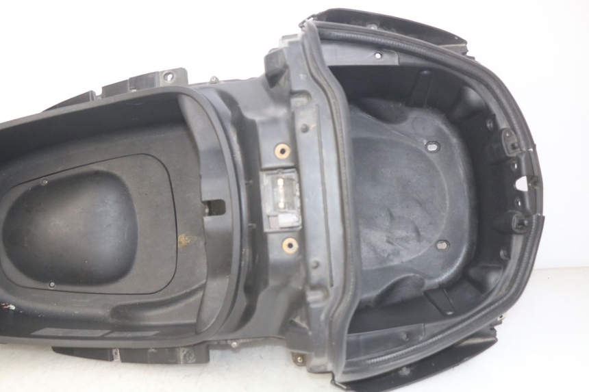 photo de ASIENTO DE ALMACENAMIENTO PIAGGIO XEVO - X EVO 125 (2007 - 2017) - Vista general del producto