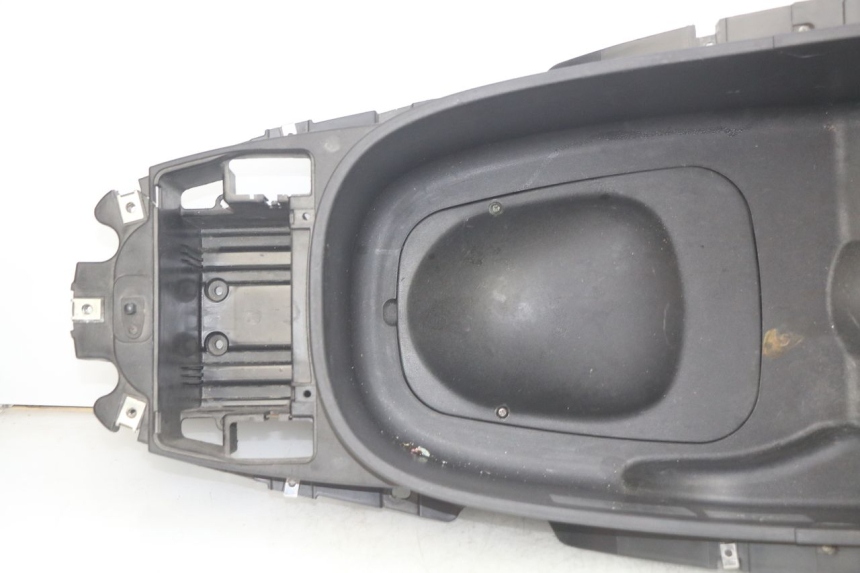 photo de ASIENTO DE ALMACENAMIENTO PIAGGIO XEVO - X EVO 125 (2007 - 2017) - Detalles de los puntos de fijación