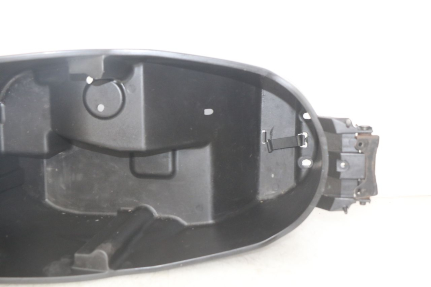 photo de CAJA DEL ASIENTO YAMAHA YP MAJESTY 125 (2007 - 2010) - Vista general del producto