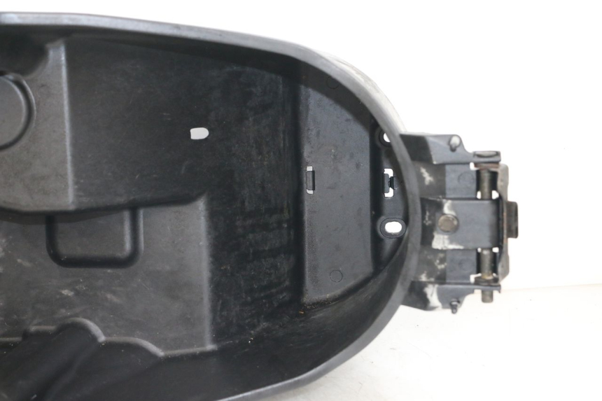 photo de ASIENTO COFRE YAMAHA YP MAJESTY 125 (2002 - 2006) - Estado de la superficie y material