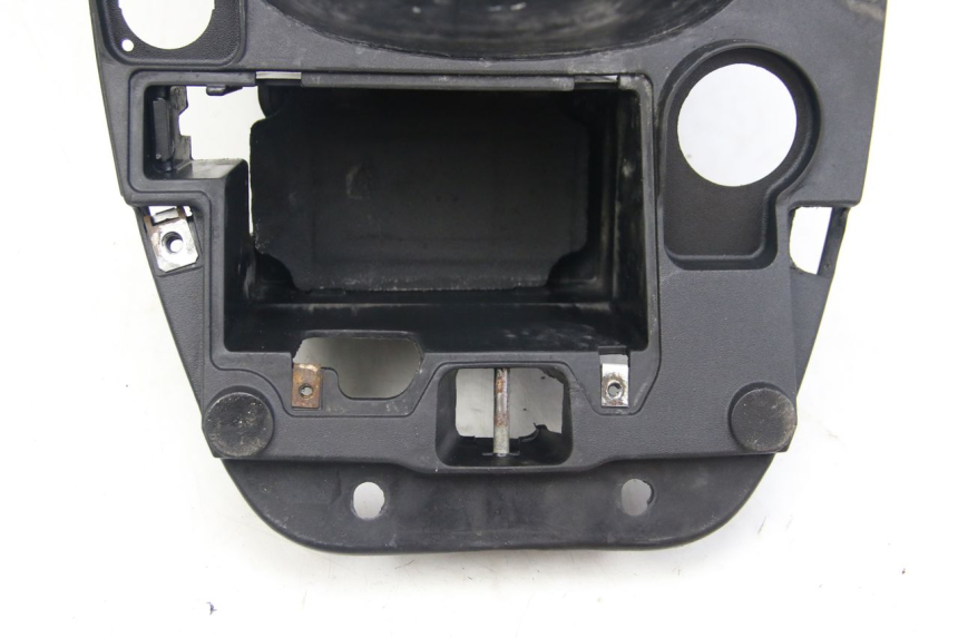 photo de CAJA DEL ASIENTO PIAGGIO ZIP 2T 50 (2009 - 2019) - Detalle de la pieza