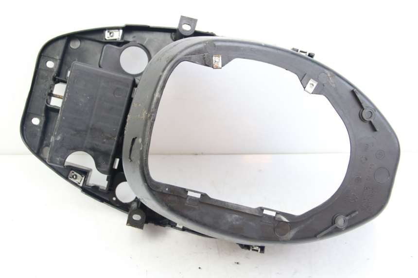 photo de CAJA DEL ASIENTO PIAGGIO ZIP 2T 50 (2009 - 2019) - Características distintivas