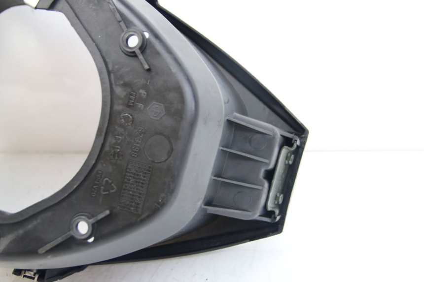 photo de CAJA DEL ASIENTO PIAGGIO ZIP 2T 50 (2009 - 2019) - Zoom sobre los componentes