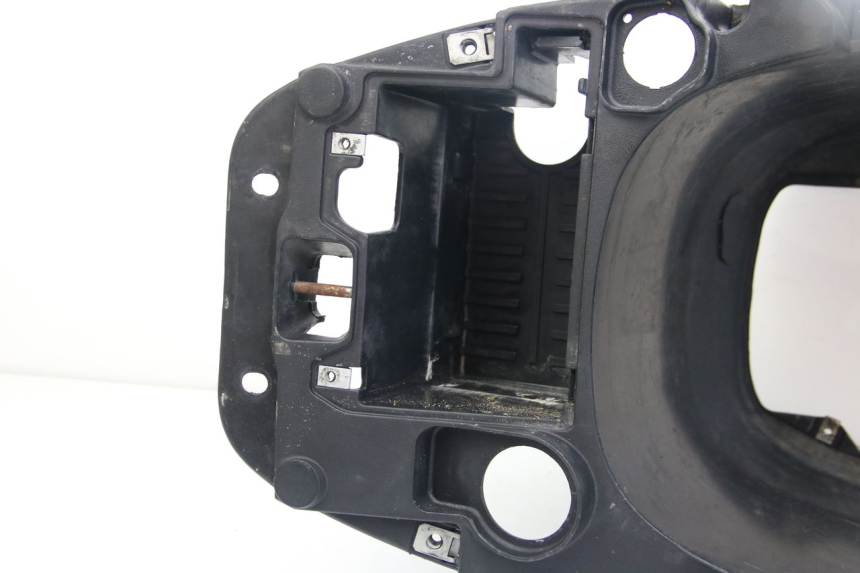 photo de CAJA DEL ASIENTO PIAGGIO ZIP 2T 50 (2009 - 2019) - Detalles de los puntos de fijación