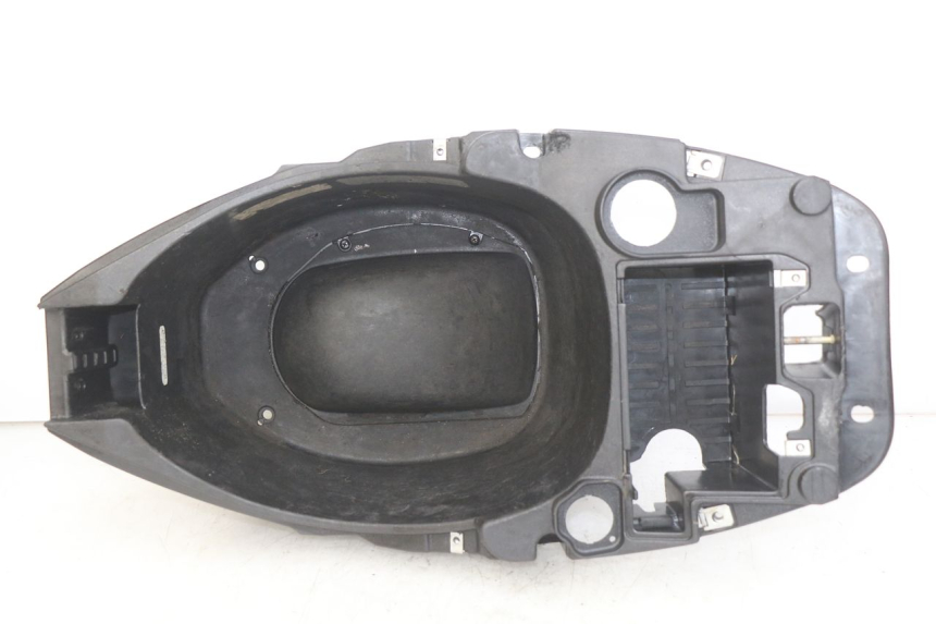 photo de CAJA DEL ASIENTO PIAGGIO ZIP 2T 50 (2009 - 2019) - Detalle de la pieza