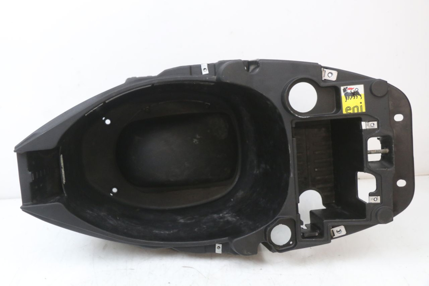 photo de CAJA DEL ASIENTO PIAGGIO ZIP 2T 50 (2009 - 2019) - Zoom estado de uso