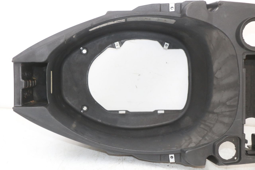 photo de CAJA DEL ASIENTO PIAGGIO ZIP 2T 50 (2009 - 2019) - Detalle de la pieza