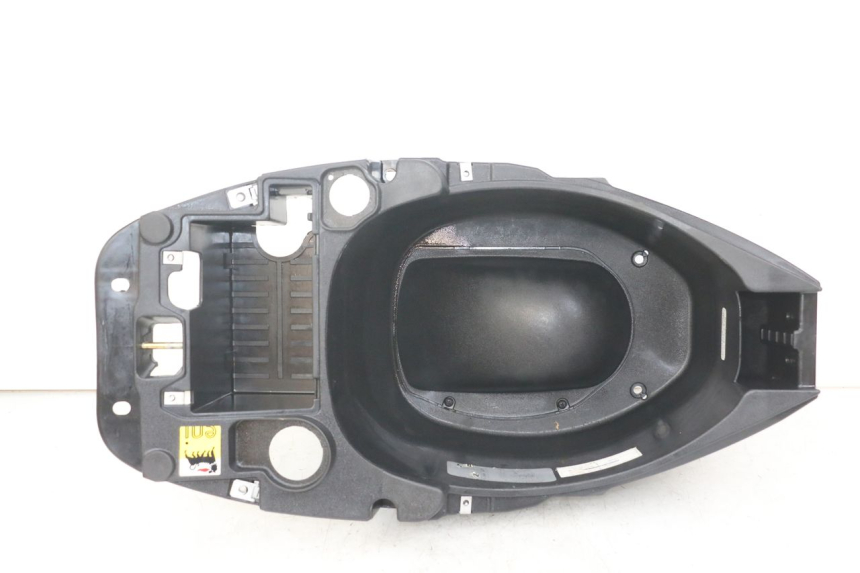 photo de CAJA DEL ASIENTO PIAGGIO ZIP 2T 50 (2009 - 2019) - Detalle de la pieza