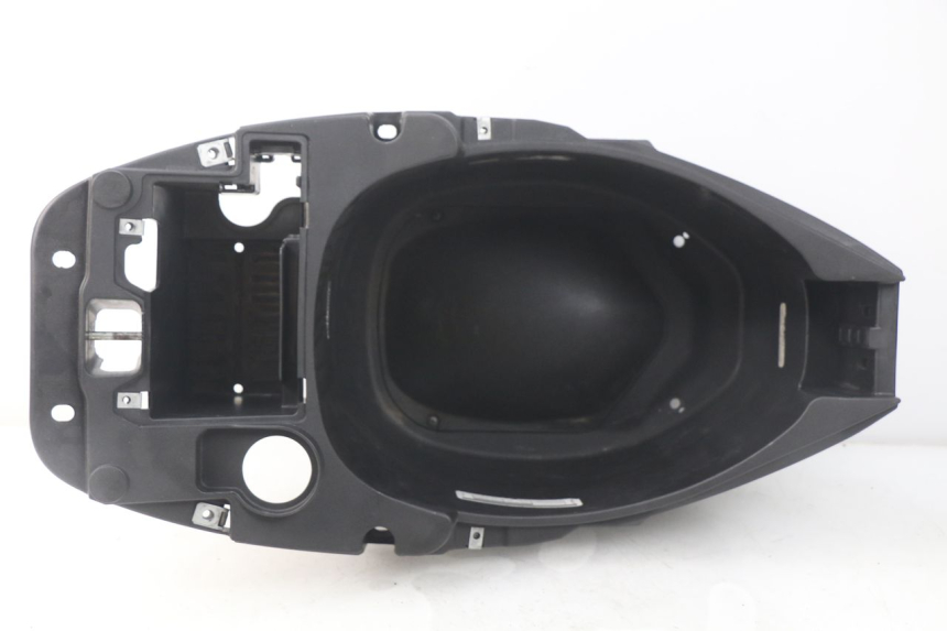 photo de CAJA DEL ASIENTO PIAGGIO ZIP 4T 50 (2018 - 2020) - Detalle de la pieza