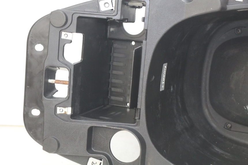 photo de CAJA DEL ASIENTO PIAGGIO ZIP 4T 50 (2018 - 2020) - Otra perspectiva