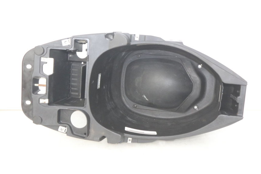 photo de CAJA DEL ASIENTO PIAGGIO ZIP 4T 50 (2018 - 2020) - Primer plano técnico