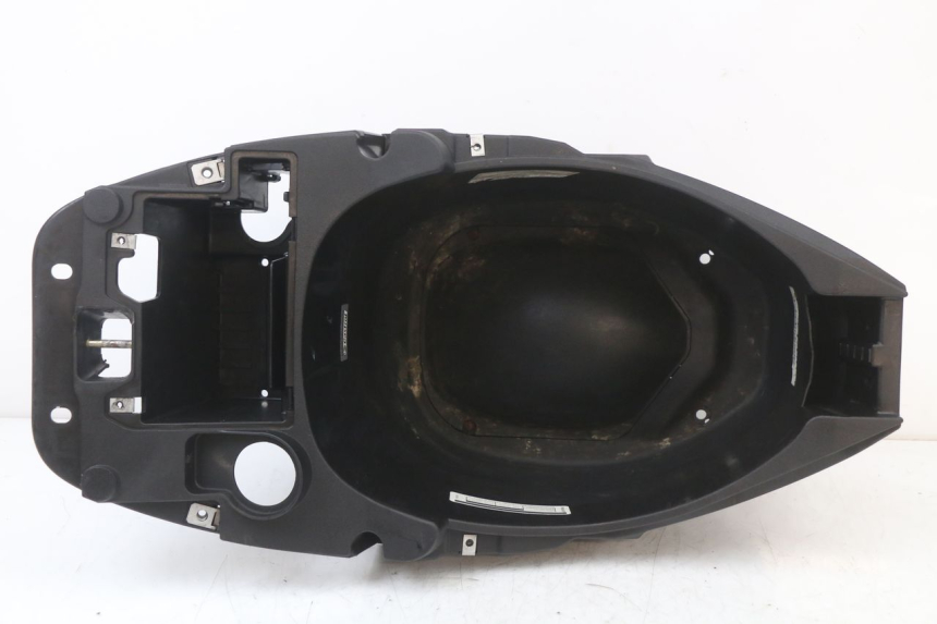 photo de CAJA DEL ASIENTO PIAGGIO ZIP 4T 50 (2018 - 2020) - Zoom estado de uso