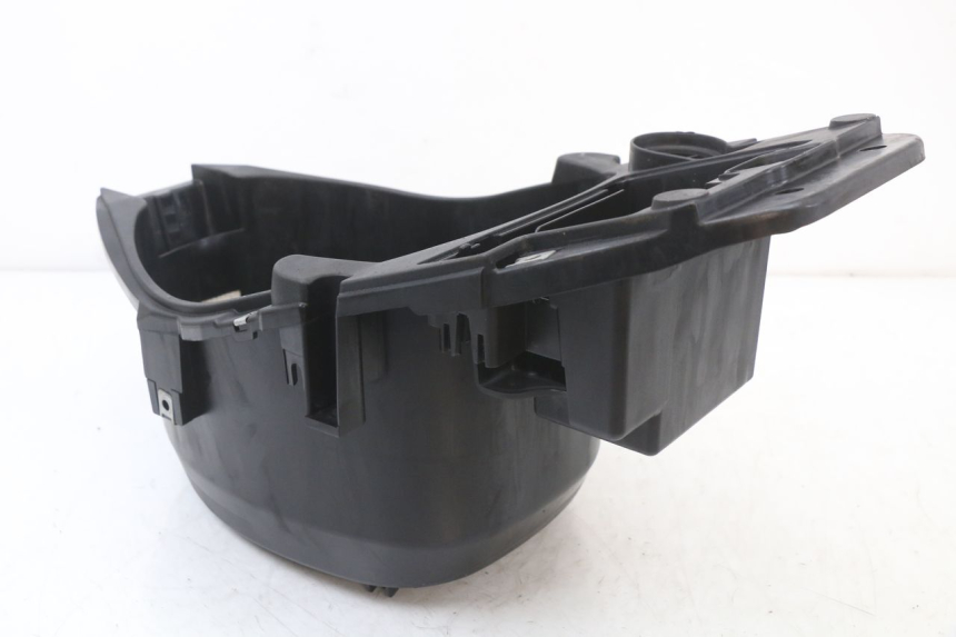 photo de CAJA DEL ASIENTO PIAGGIO ZIP 4T 50 (2018 - 2020) - Detalles de los puntos de fijación